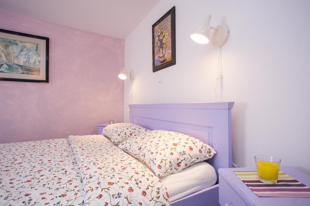 Holiday Home Smokovec Vrbnik Bagian luar foto
