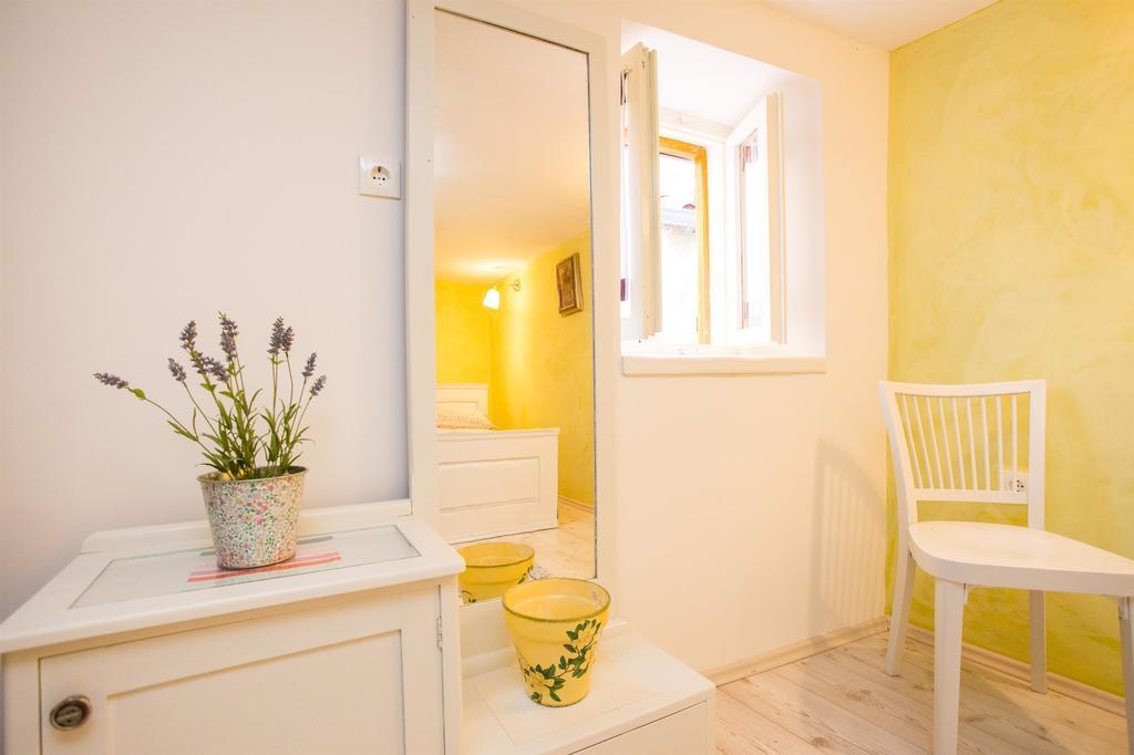 Holiday Home Smokovec Vrbnik Bagian luar foto